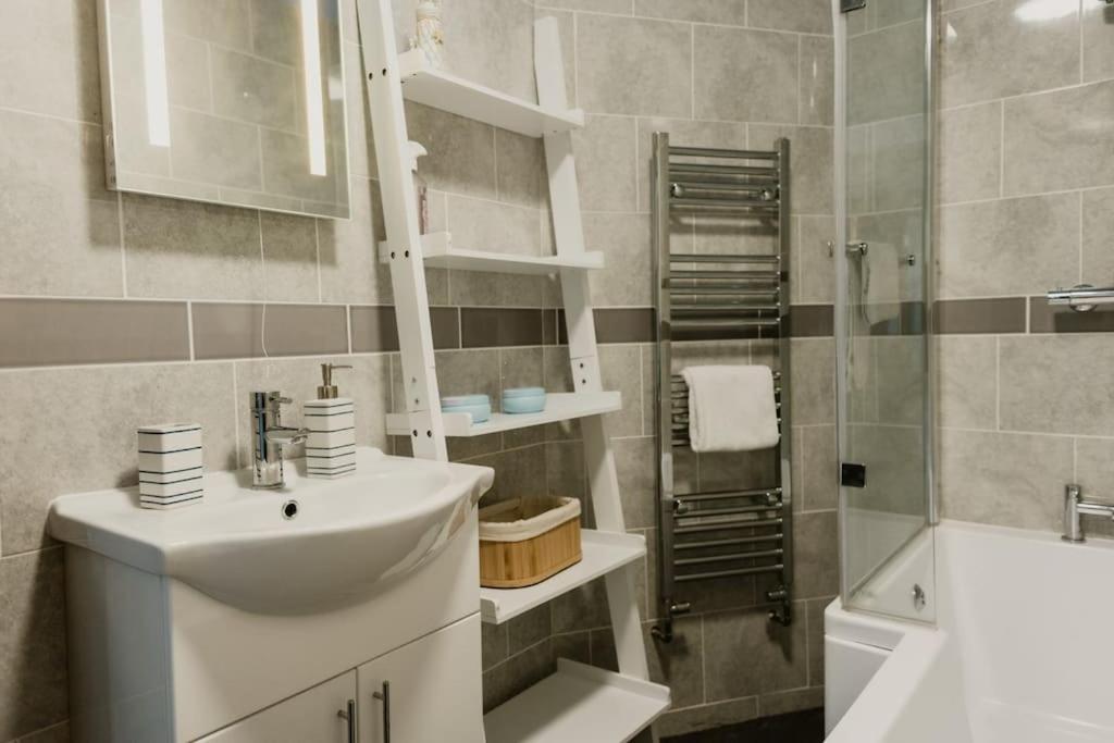 The Sea Deck Apartment - Westbrook Bay Beach - By Goldex Coastal Breaks Margate Esterno foto